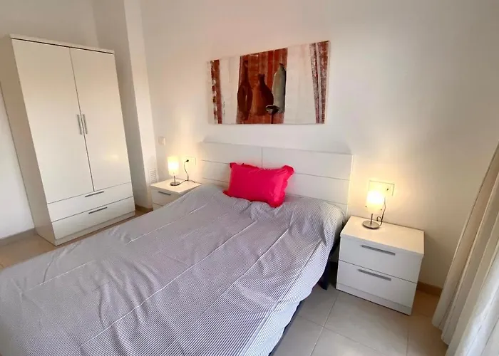 아파트 Bonito Bajo En Edificio Marina 1 칼라파트