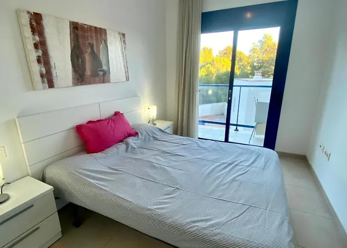 Bonito Bajo En Edificio Marina 1 아파트 칼라파트