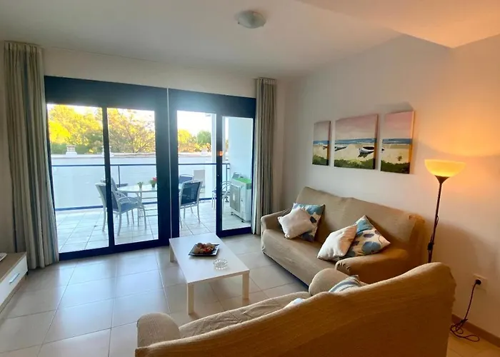 아파트 Bonito Bajo En Edificio Marina 1 칼라파트